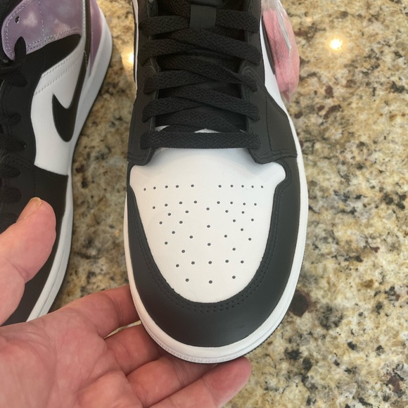 NWB Mens Air Jordan 1’s MID SE Size 11 Black Bleached Coral. - Picture 4 of 15